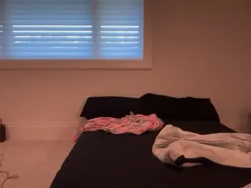 mightylaura free chat on liveonude Image 17