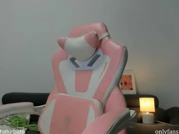 DiamondJo free chat on liveonude Image 17