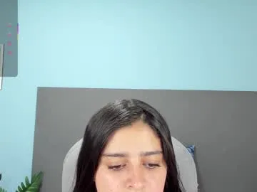 akila_clive free chat on liveonude Image 5