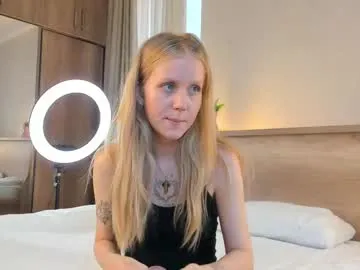 lory34 free chat on liveonude Image 2