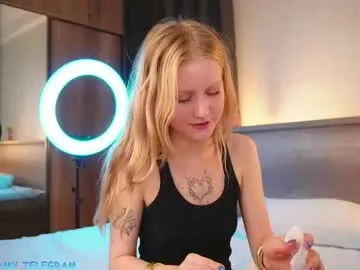 lory34 free chat on liveonude Image 9