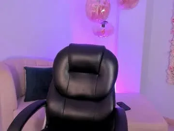 lucy1990xxx free chat on liveonude Image 19