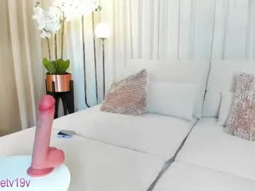 remax14 free chat on liveonude Image 6