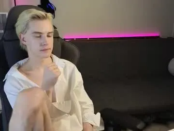 HEYBANANA free chat on liveonude Image 2