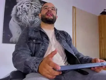 shy_boy17 free chat on liveonude Image 14