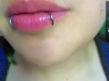 escar_let free chat on liveonude Image 3