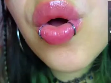 escar_let free chat on liveonude Image 4