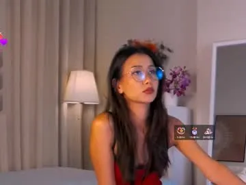 lory34 free chat on liveonude Image 7