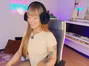 lory34 free chat on liveonude Image 7