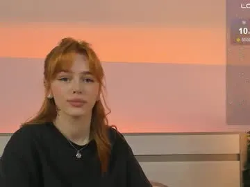 lory34 free chat on liveonude Image 6