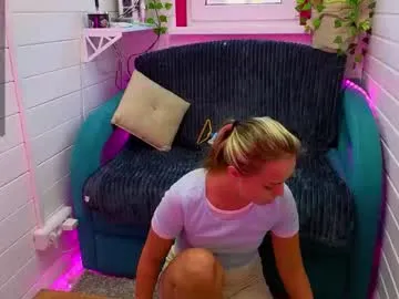 MiaLiaHot free chat on liveonude Image 14