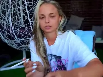 MiaLiaHot free chat on liveonude Image 2