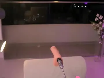 mightylaura free chat on liveonude Image 13