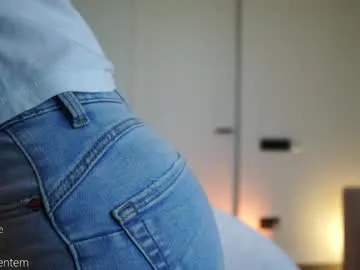 loveuniverse8 free chat on liveonude Image 3