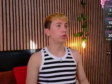 naughty__chris free chat on liveonude