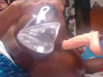 hold-me-tight free chat on liveonude Image 15