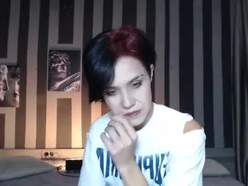 lory34 free chat on liveonude Image 3