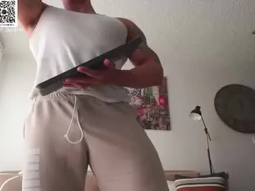 akila_clive free chat on liveonude Image 17