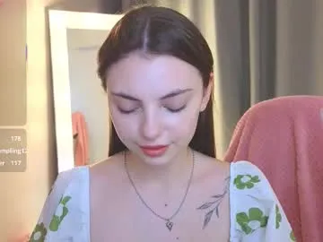 DiamondJo free chat on liveonude Image 16