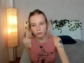 noah_devil_ free chat on liveonude Image 3