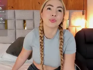 chloe_jeense free chat on liveonude Image 11