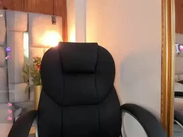 chloe_jeense free chat on liveonude Image 14