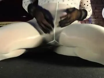 Girl-Pleasure free chat on liveonude Image 4