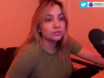 ivonne_pier_x free chat on liveonude Image 8