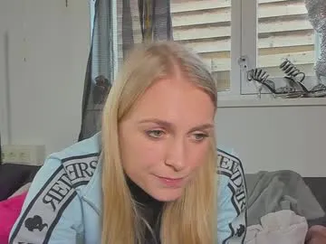 HEYBANANA free chat on liveonude Image 6