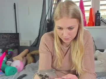 HEYBANANA free chat on liveonude Image 8