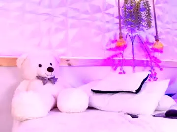 chloe_jeense free chat on liveonude Image 18