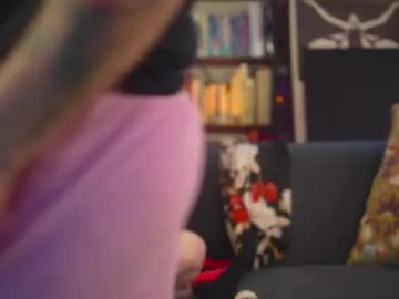 HEYBANANA free chat on liveonude Image 17