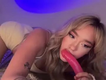 MinniMia free chat on liveonude Image 11