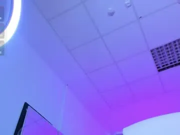 hold-me-tight free chat on liveonude Image 8