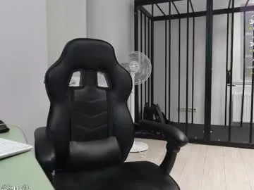 BELBIG free chat on liveonude Image 17