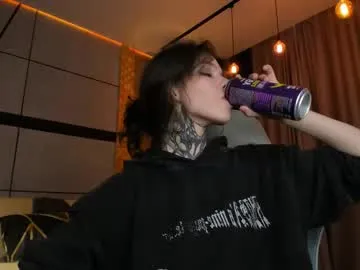 MiaLiaHot free chat on liveonude Image 10