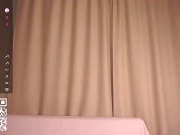 DiamondJo free chat on liveonude Image 19