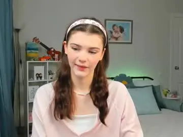 lory34 free chat on liveonude Image 3