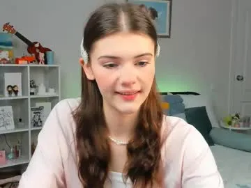 lory34 free chat on liveonude Image 4