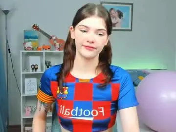 lory34 free chat on liveonude Image 6